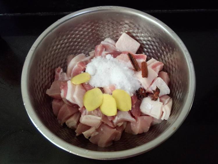 血糯米咸蛋黄鲜肉粽步骤3