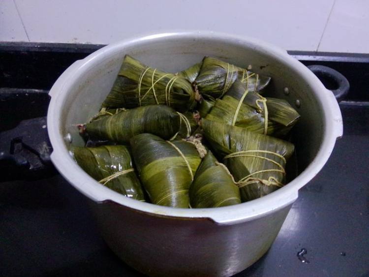 血糯米咸蛋黄鲜肉粽步骤18