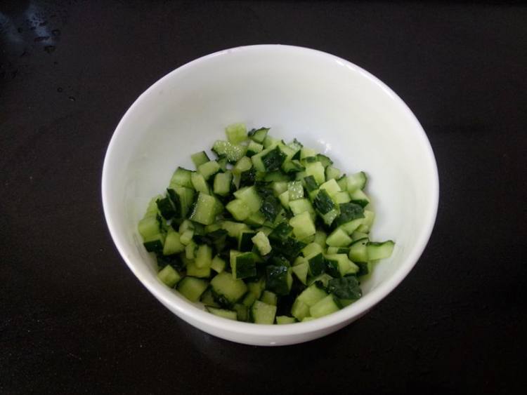 河虾黄瓜寿司步骤3