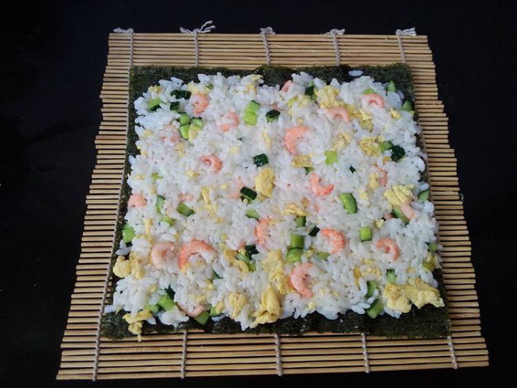 河虾黄瓜寿司步骤10