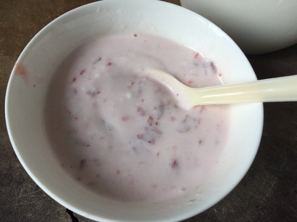 奇异果草莓果酱酸奶冰步骤5