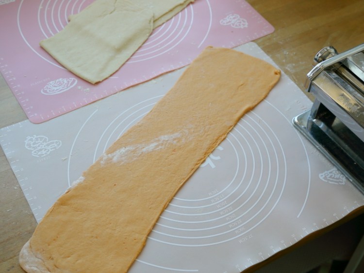 双色千层油糕步骤2
