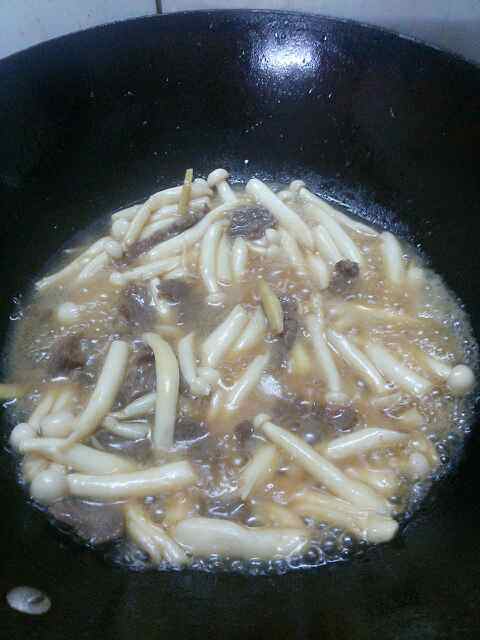 海鲜菇烩牛肉步骤8