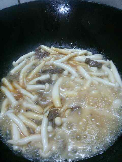 海鲜菇烩牛肉步骤7