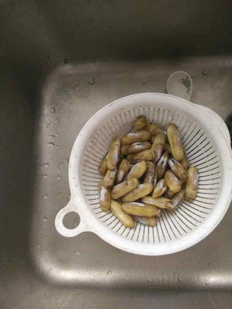盐焗蛏步骤1