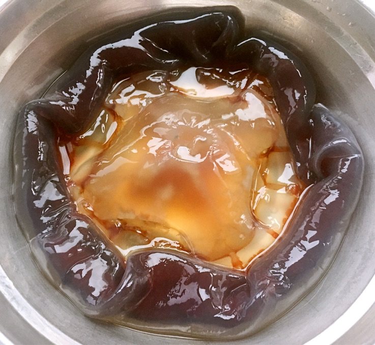 海蜇泡麻酱浴步骤1