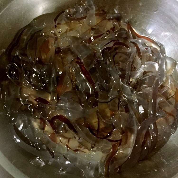海蜇泡麻酱浴步骤4