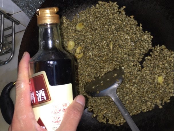 炒蚬肉步骤6