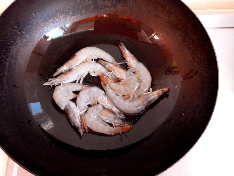 对虾烧豆腐步骤2
