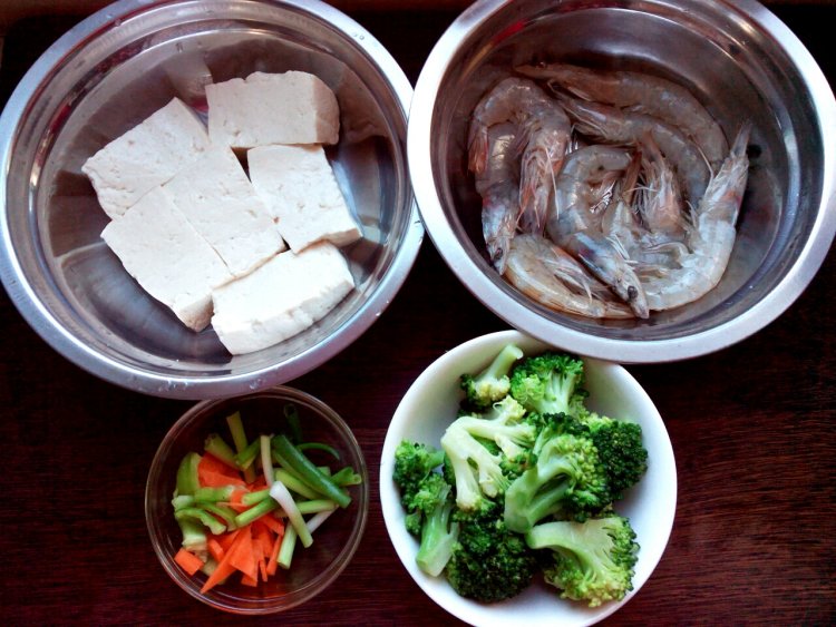 对虾烧豆腐步骤1