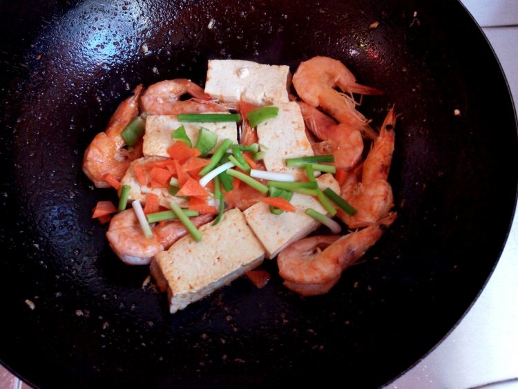 对虾烧豆腐步骤6