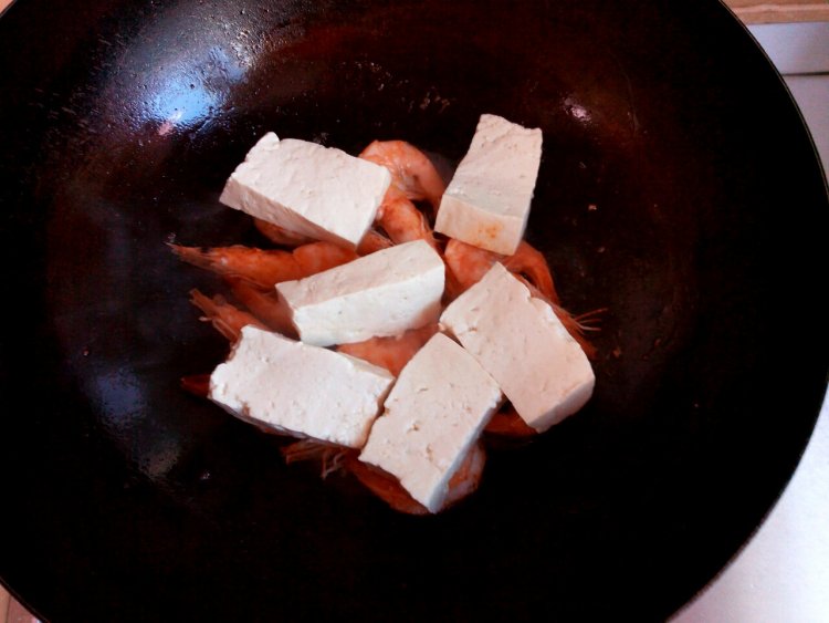 对虾烧豆腐步骤4