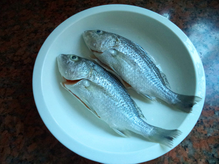 葱油蒸鲈鱼#新鲜从这步骤1