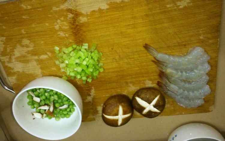 海鲜腊味焖饭步骤4