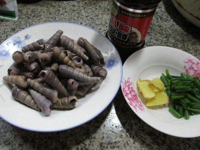 豆豉炒钉螺步骤1