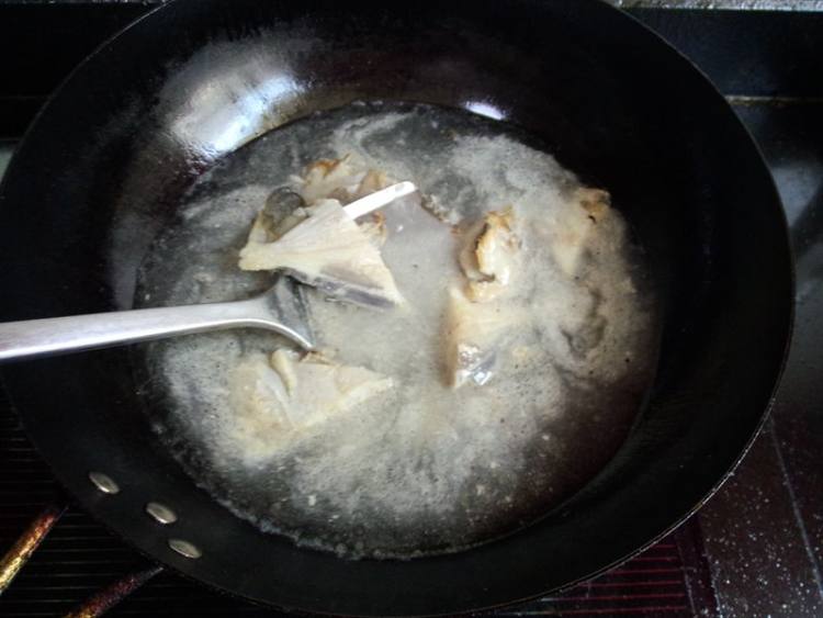 嫩豆腐炖小鲳鱼步骤5