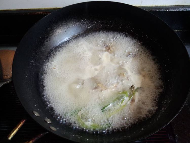 嫩豆腐炖小鲳鱼步骤8