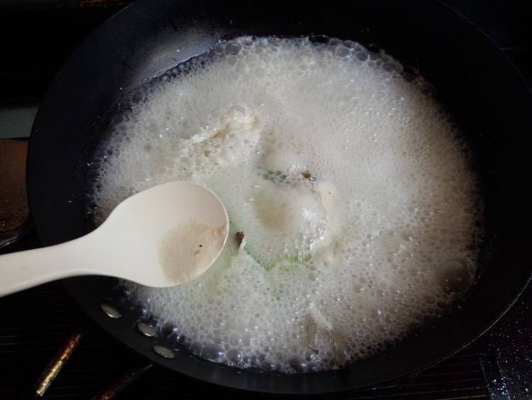 嫩豆腐炖小鲳鱼步骤7