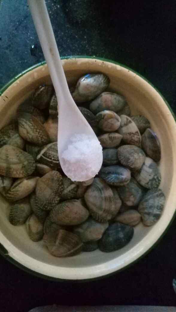 拌花蛤步骤1