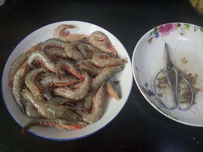 水煮金钩虾步骤2