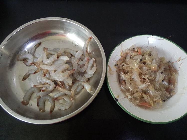 鸭蛋炒虾仁步骤2