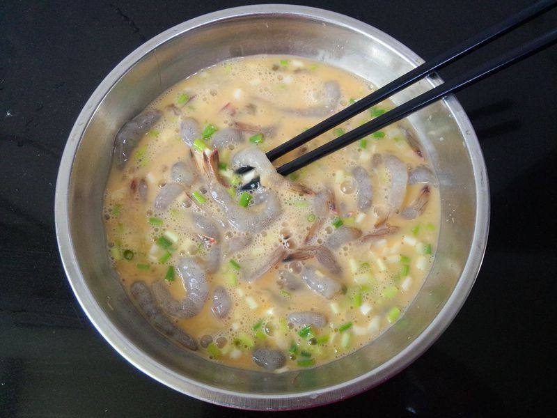 鸭蛋炒虾仁步骤6