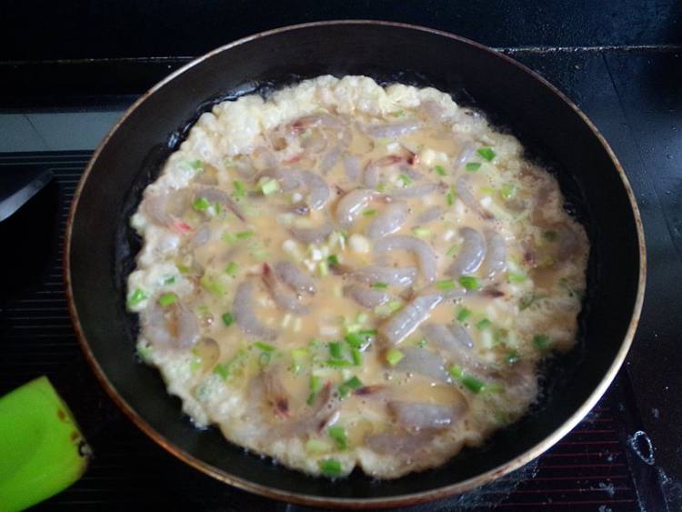 鸭蛋炒虾仁步骤7