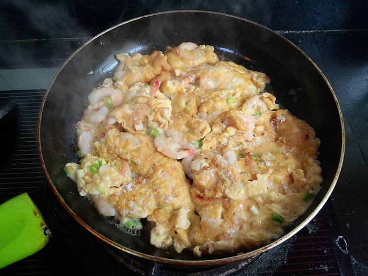 鸭蛋炒虾仁步骤8