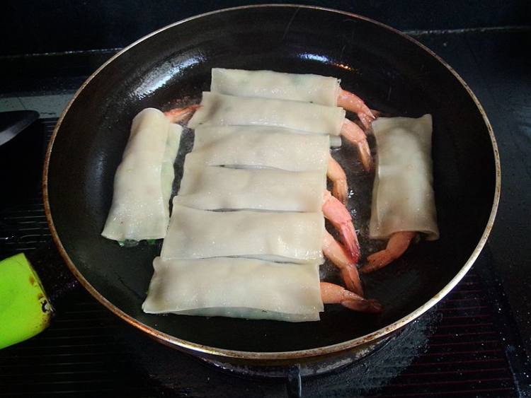 鲜虾锅贴步骤12