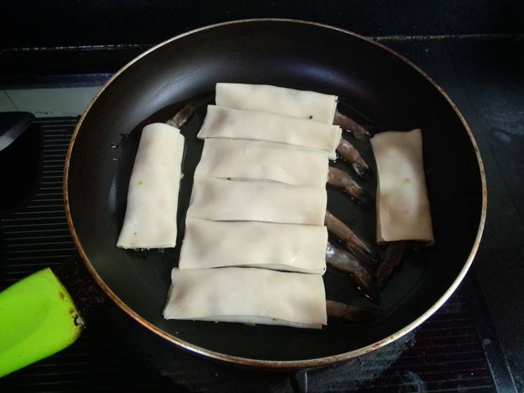 鲜虾锅贴步骤10
