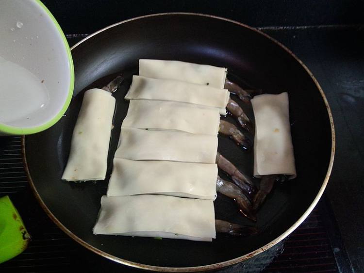 鲜虾锅贴步骤11