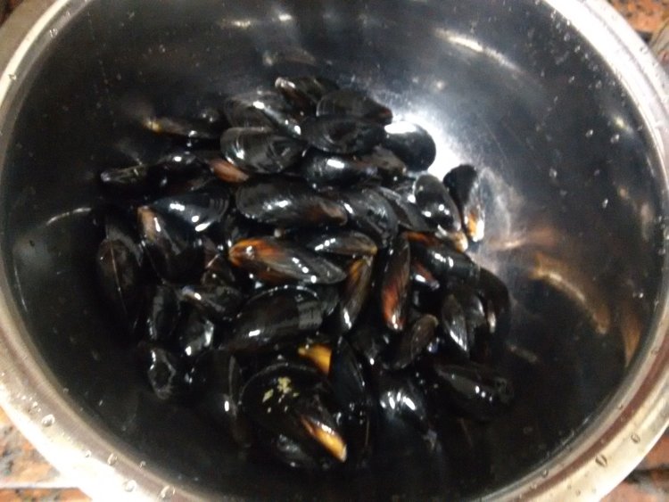 爆炒淡菜步骤1