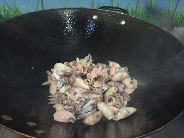 小鱿鱼干炒肉丝步骤7