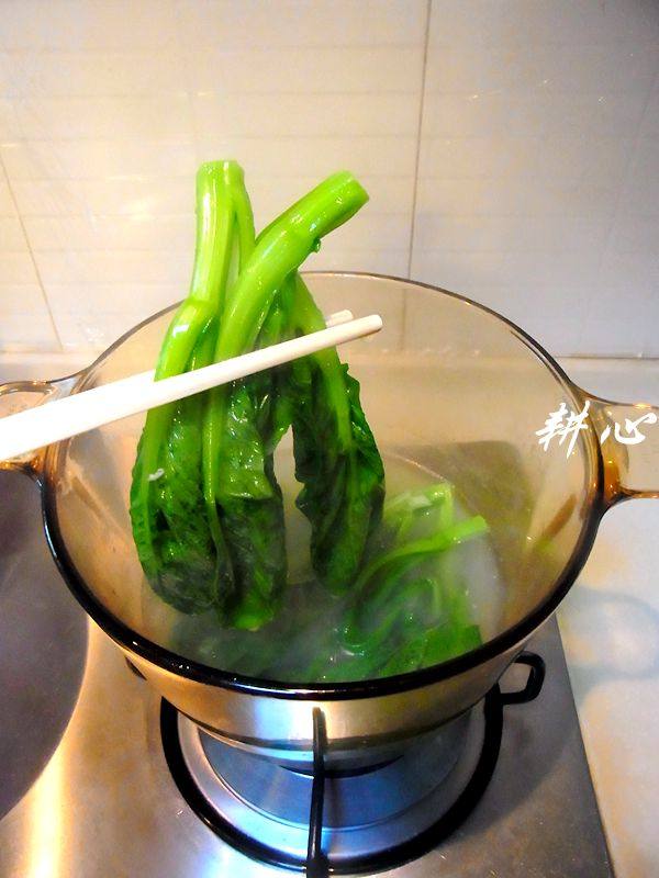 菜心三文鱼头汤步骤9
