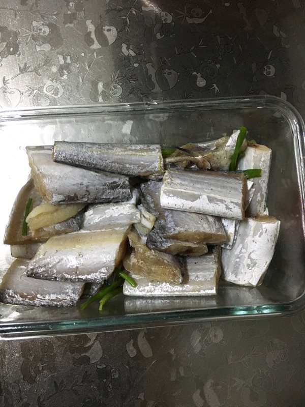孜然香煎带鱼步骤2