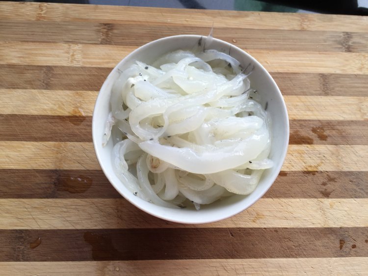 南通银鱼煎蛋饼步骤1