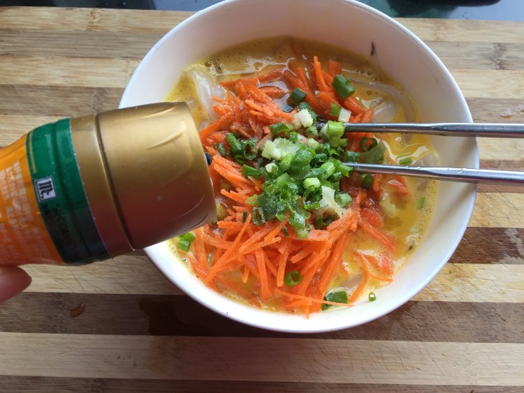 南通银鱼煎蛋饼步骤5