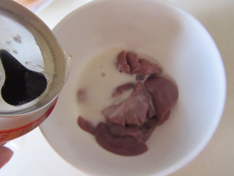 鱿鱼爆腰花步骤1