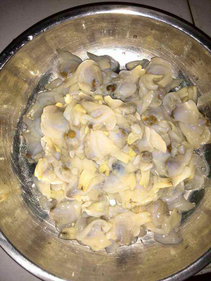 蛤蜊炒鸡蛋步骤1