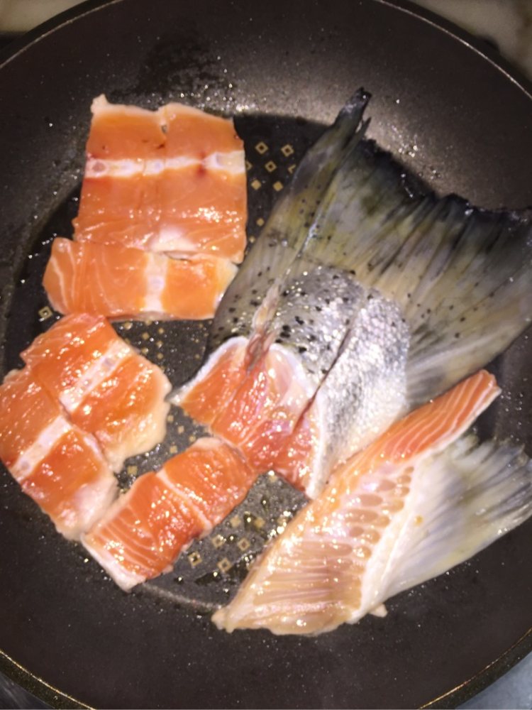 三文鱼骨豆腐汤步骤3