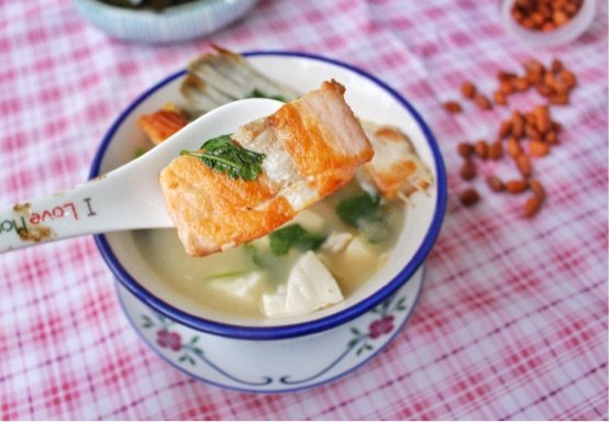 三文鱼骨豆腐汤步骤8