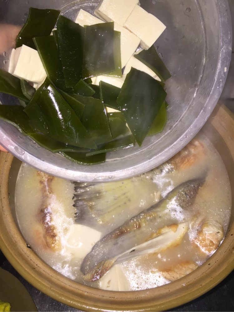 三文鱼骨豆腐汤步骤7