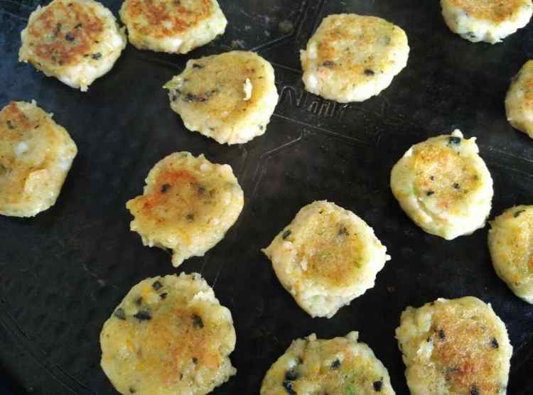 土豆鲜虾海苔饼步骤7