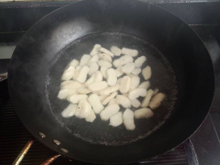 青红椒荸荠炒虾仁步骤7