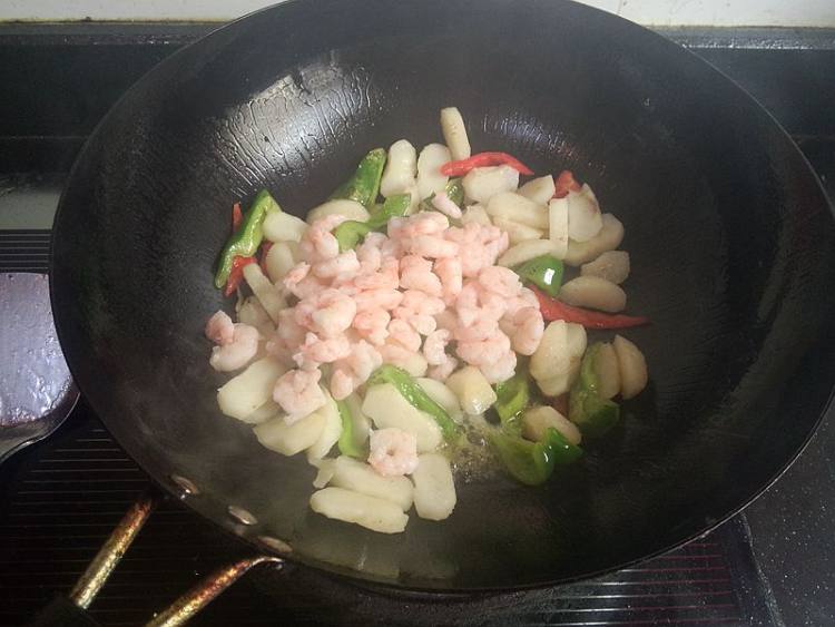 青红椒荸荠炒虾仁步骤11