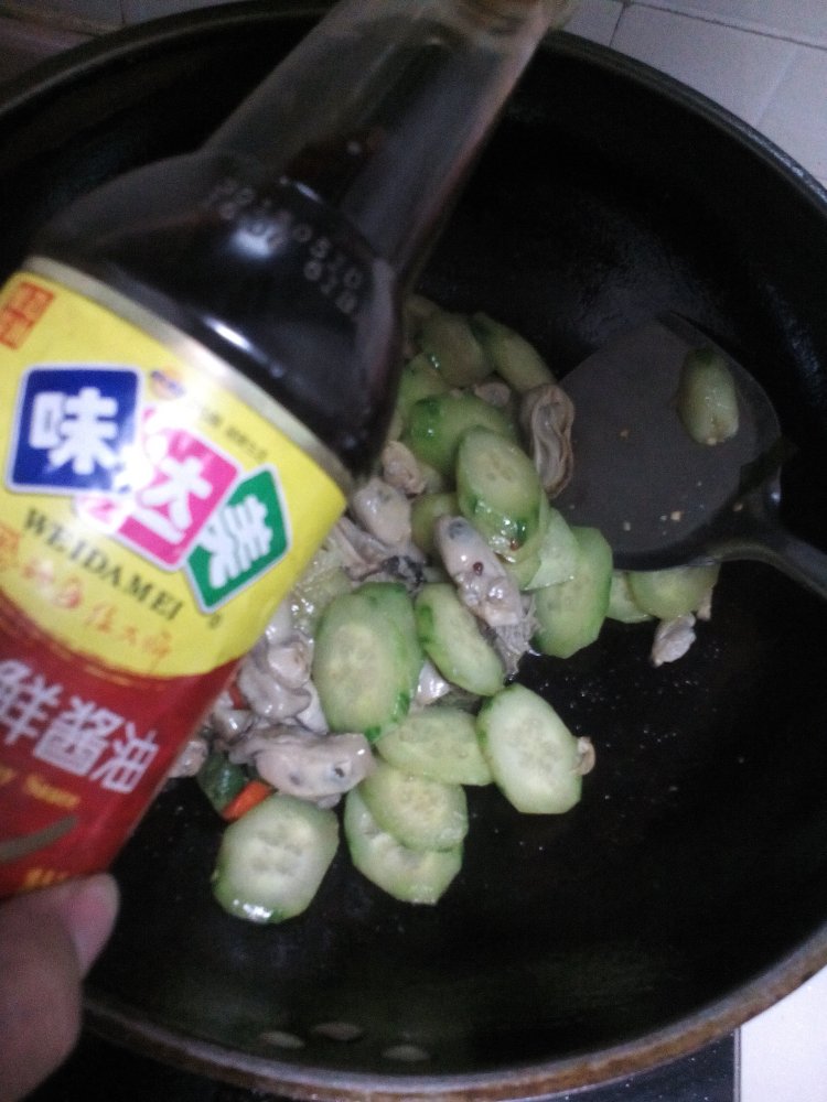 黄瓜炒海鲜步骤7