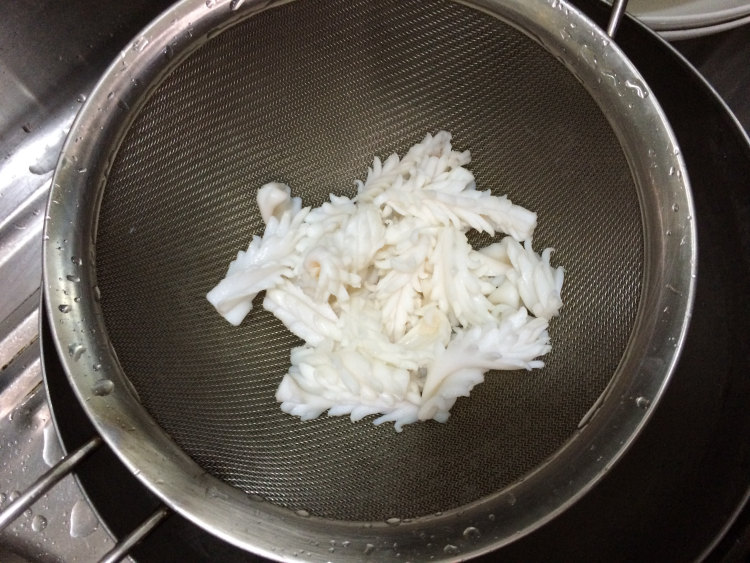 甜豆炒鱿鱼步骤4