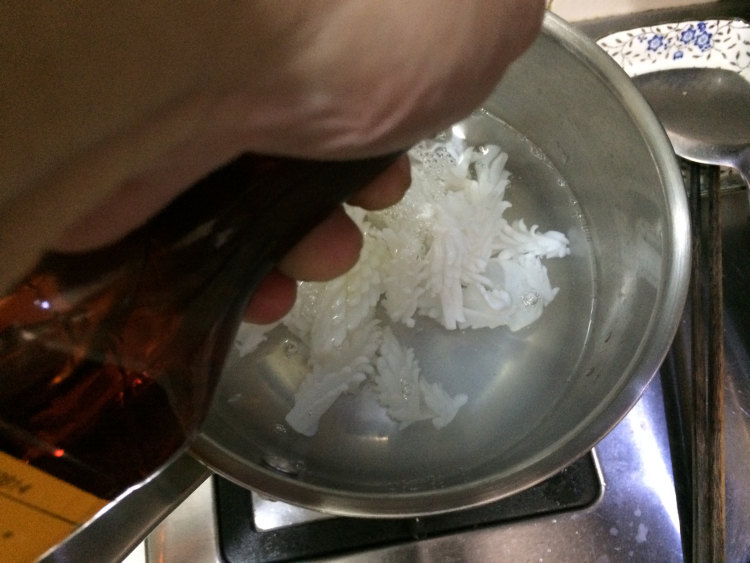 甜豆炒鱿鱼步骤3