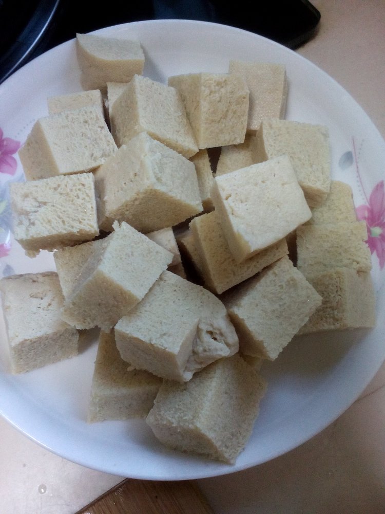 白菜海蛎子肉炖豆腐步骤3