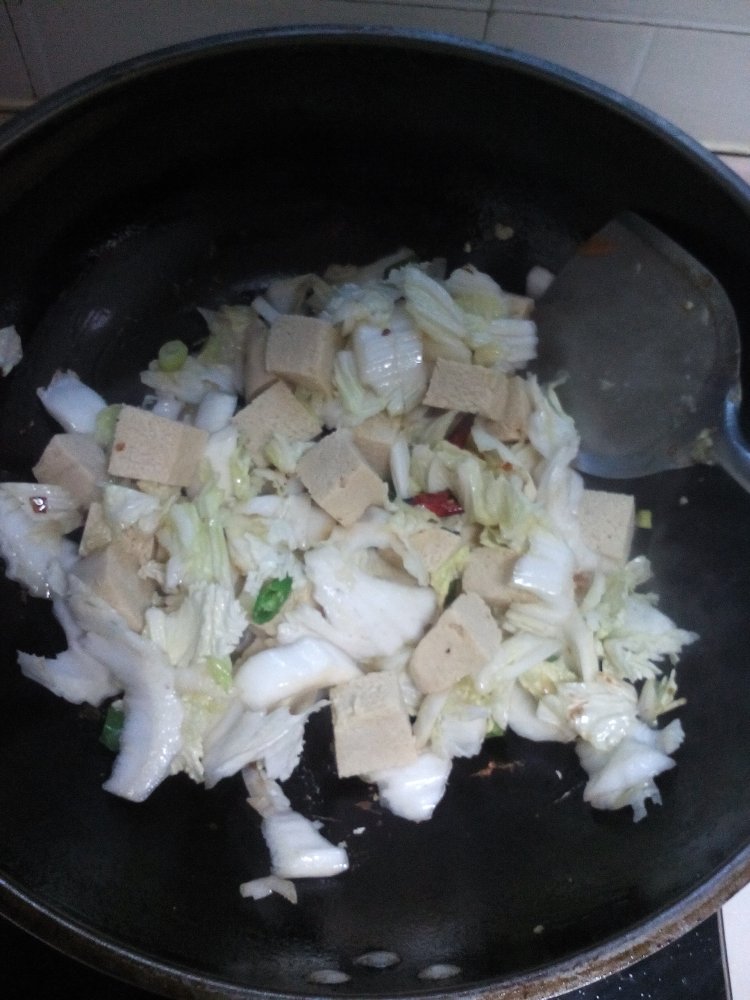 白菜海蛎子肉炖豆腐步骤7